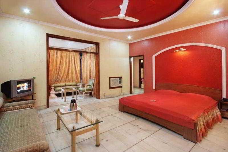 Hotel Mandakini Palace Kanpur Oda fotoğraf